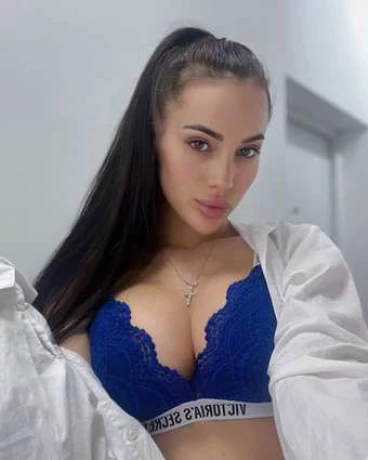 Пристрасна, ніжна та темпераментна кішечка