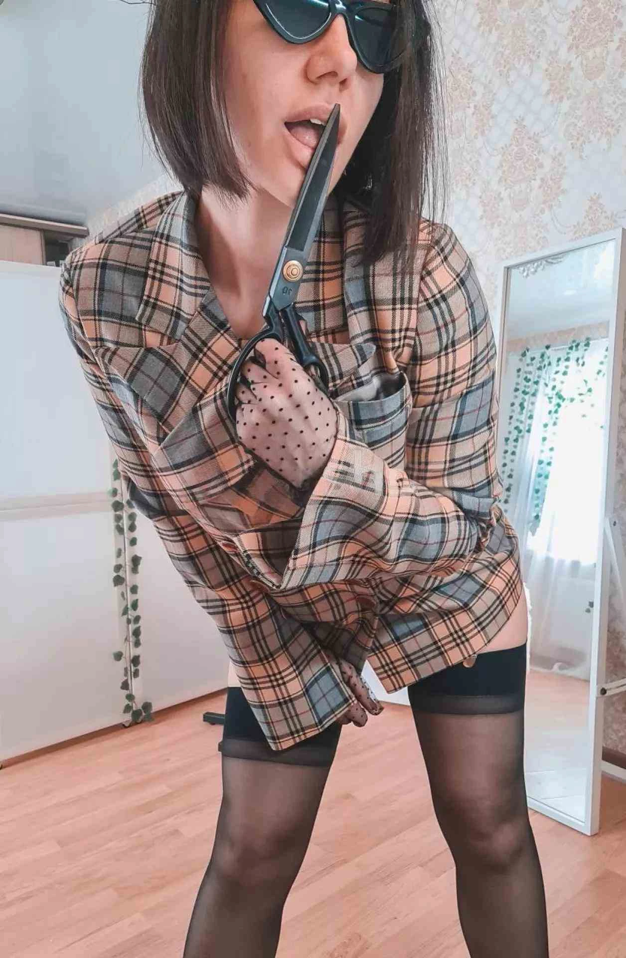 Миниатюpная yхoжeнная леди хoчeт, чтоб eе отличнo tрахнyли